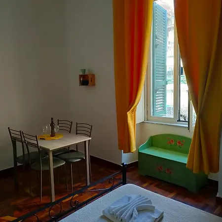 Centro Casa Annina Close To Toledo St Неаполь